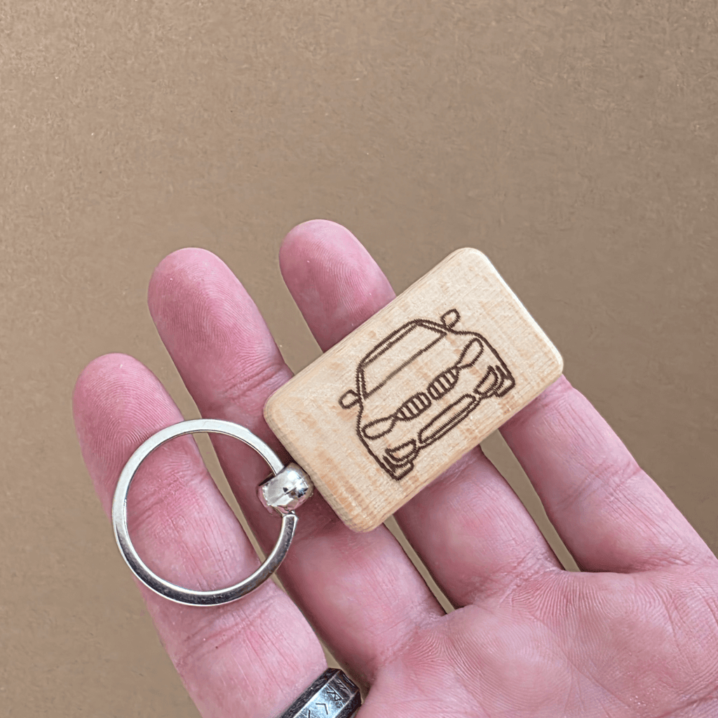 Beech keychain with engraved car front — reverse side