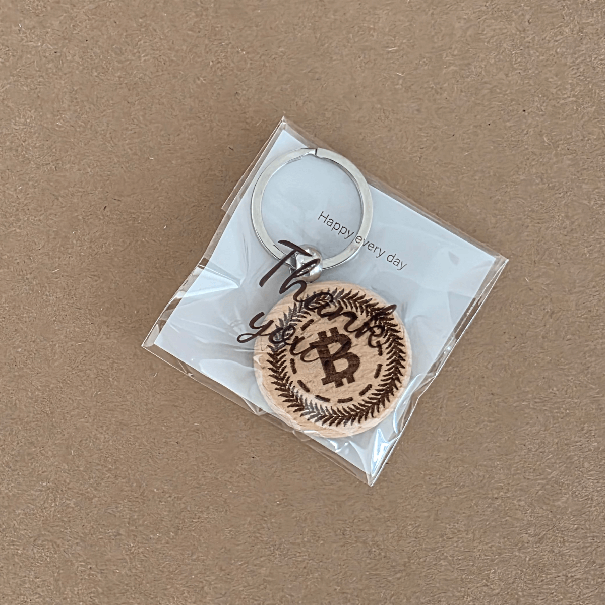 Runder Schlüsselanhänger aus Holz. Beidseitige Lasergravur (Bitcoin).