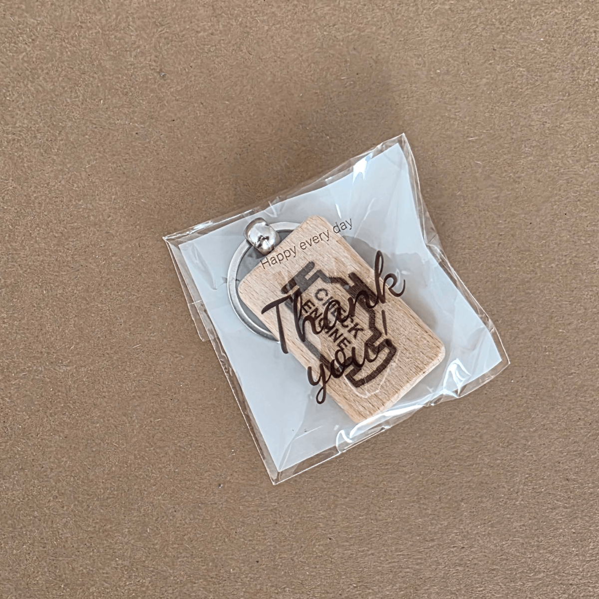 Leseni obesek za ključe »Check Engine« – dvostransko lasersko graviran bukev