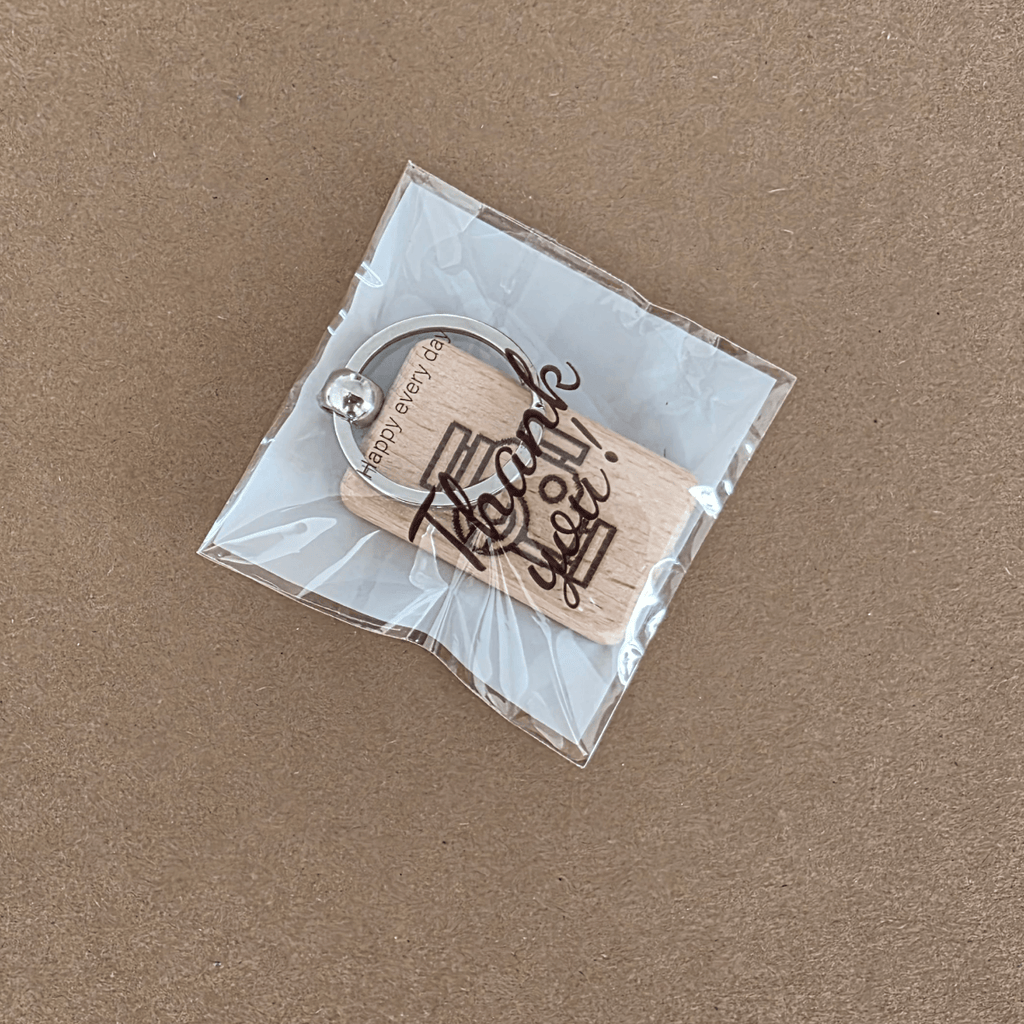 Lesen obesek za ključe z opomnikom za servis in olje — dvostransko lasersko graviran bukev