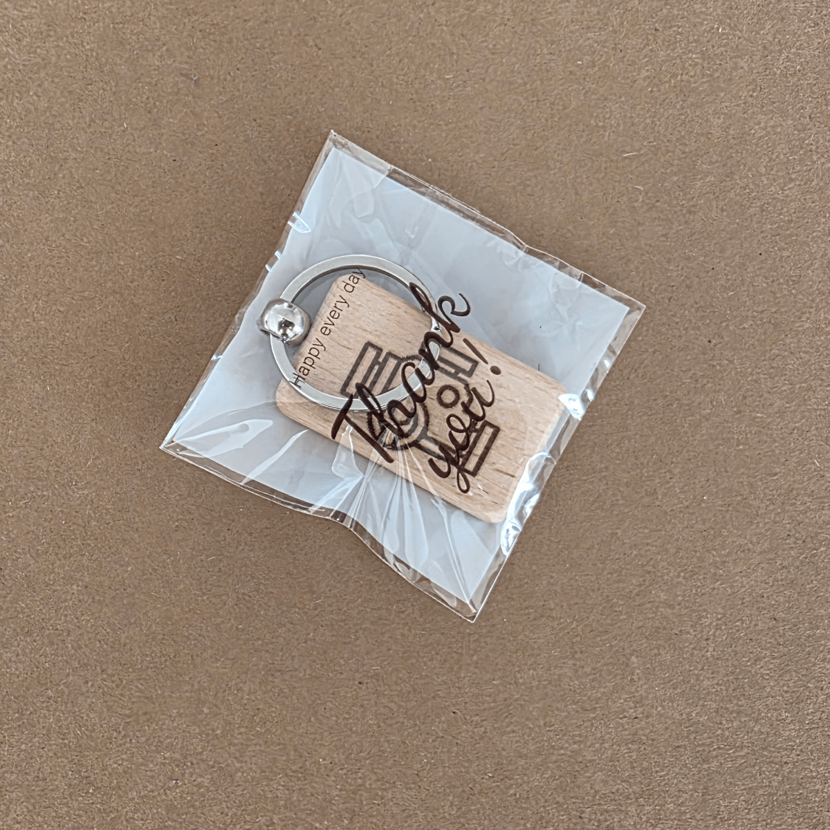 Lesen obesek za ključe z opomnikom za servis in olje — dvostransko lasersko graviran bukev