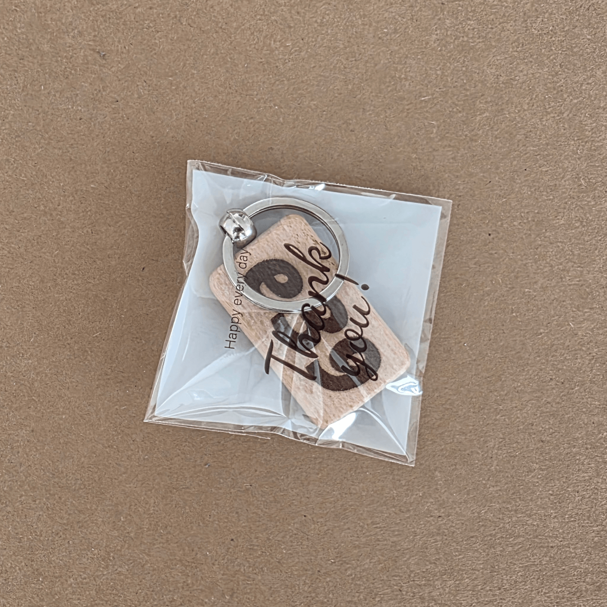 Lesen obesek za ključe E39 — dvostransko lasersko graviran bukev (sprednji del avtomobila + “e39”)