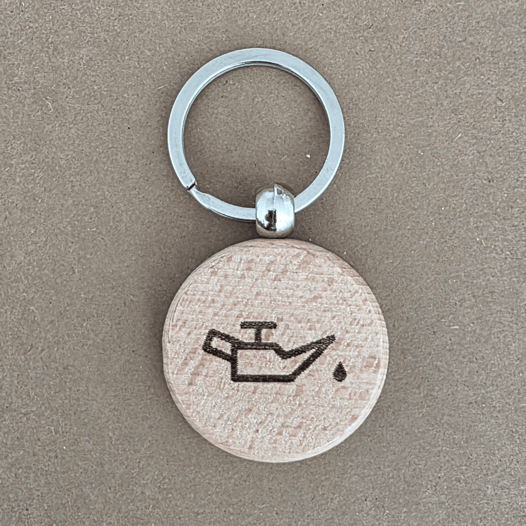 Okrogel lesen obesek za ključe MolotkoCars — dvostranski (logotip / tlak olja)