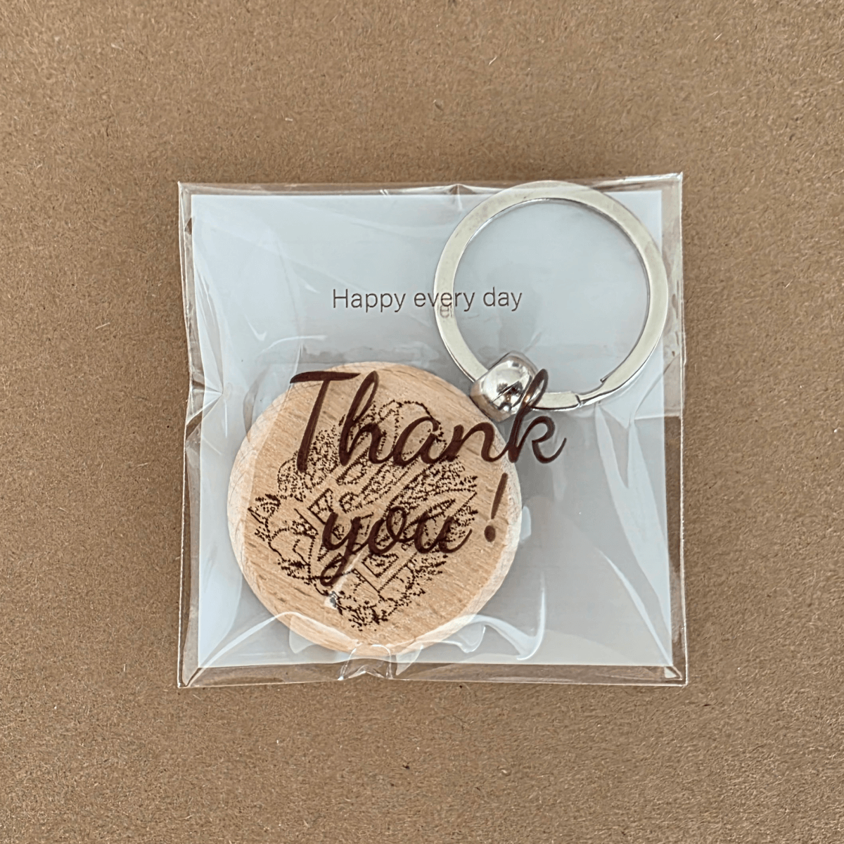 Navdih v lesu: "Sanjaj. Načrtuj. Ukrepaj." Obesek za ključe z ukrajinskim simbolom trizoba